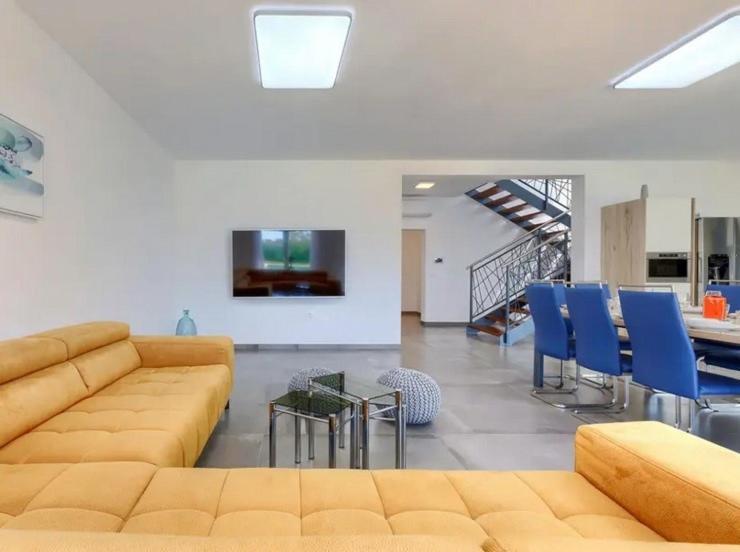 Villa Edi-Heated Pool & E-Bike Sisan Exterior photo